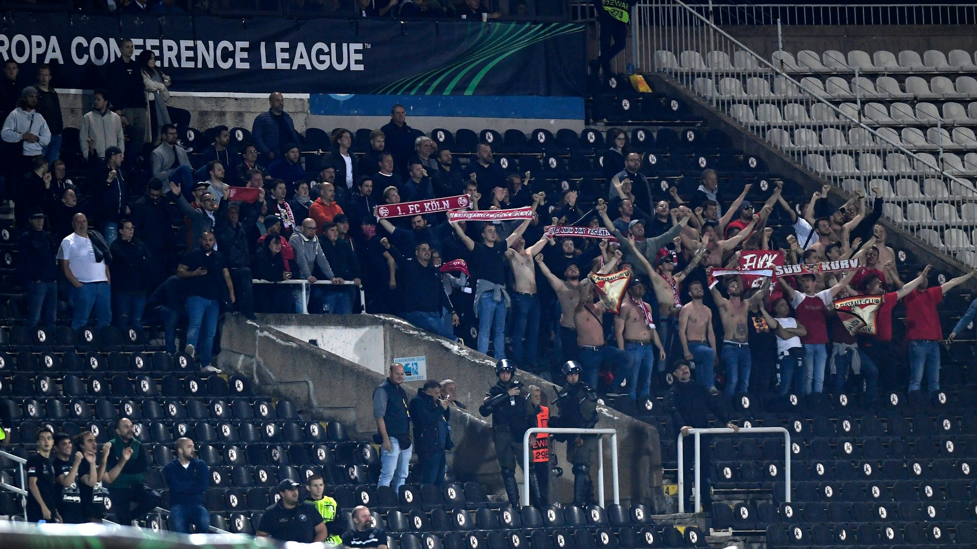 13.10.2022, Belgrade, Serbia, Partizan Stadium, FK Partizan Belgrad vs 1. FC Koeln - UEFA Europa Conference League - Group D, . Fans vom 1. FC Koen Foto Ralf Treese Belgrade Partizan Stadium Serbia *** 13 10 2022, Belgrade, Serbia, Partizan Stadium, FK Partizan Belgrade vs 1 FC Koeln UEFA Europa Conference League Group D, fans of 1 FC Koen Foto Ralf Treese Belgrade Partizan Stadium Serbia PUBLICATIONxINxGERxSUIxAUTxONLY / 521_PARKOE20221013_020 / Treese-521