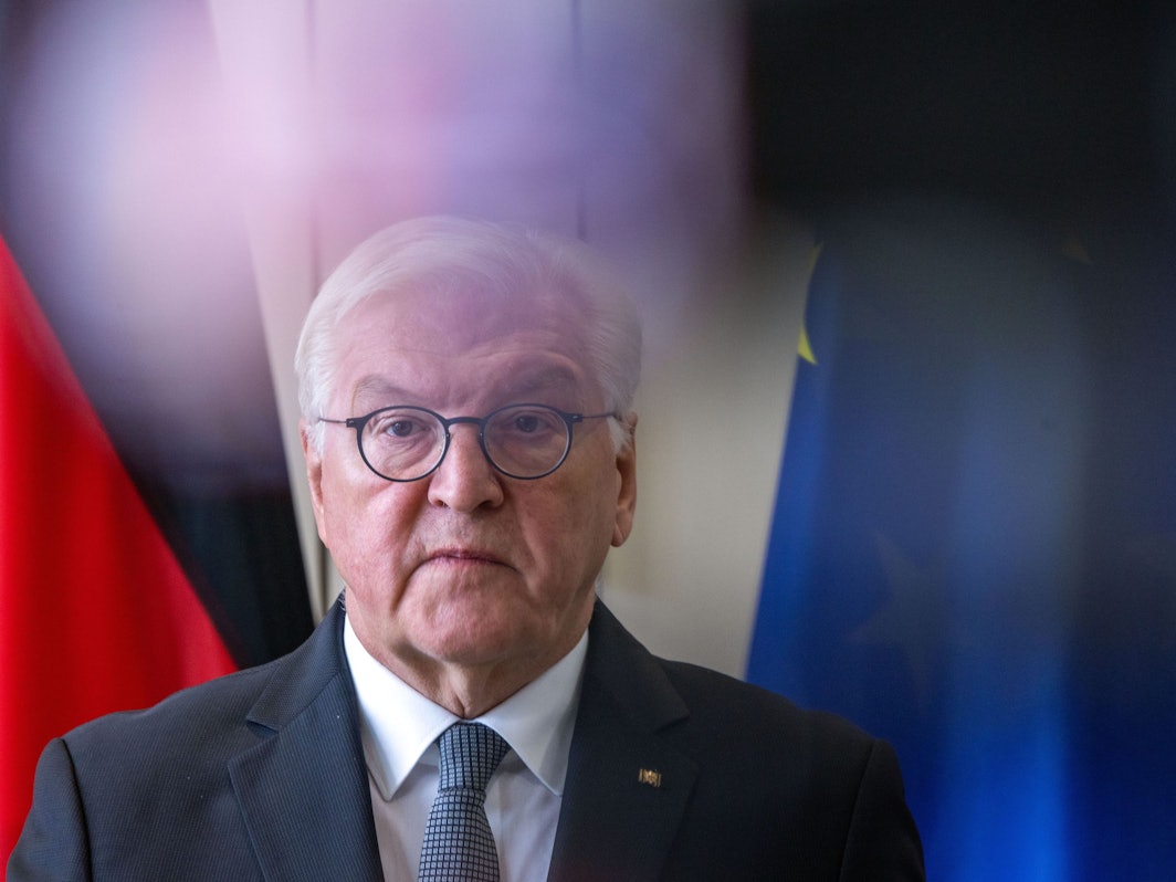 Bundespräsident Frank-Walter Steinmeier (hier am 13. Oktober in Neustrelitz) hat sich öffentlich zu der Masken-Affäre zu Wort gemeldet.