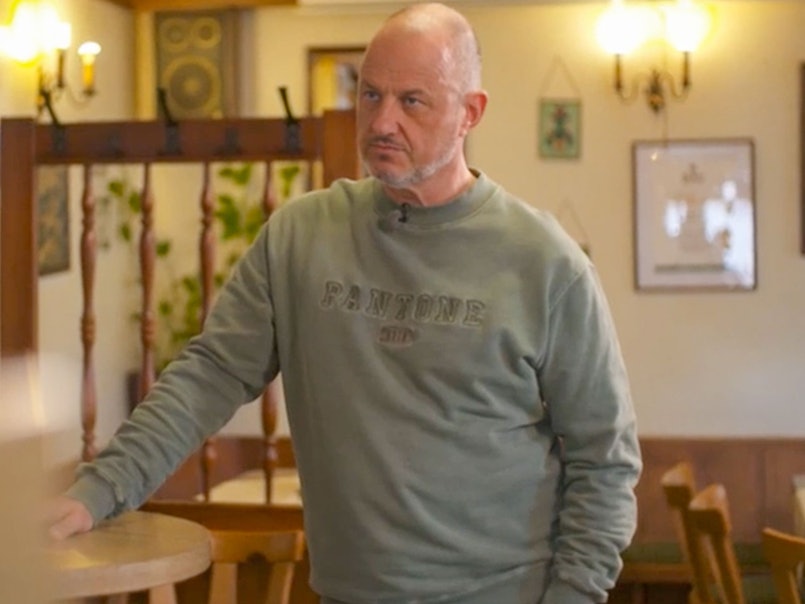 Wenn Blicke töten könnten: Frank Rosin bricht seinen Retter-Einsatz in Hessen ab.