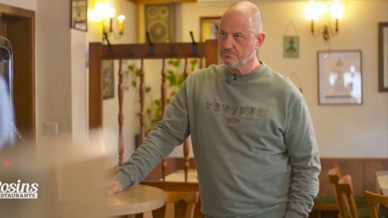 Wenn Blicke töten könnten: Frank Rosin bricht seinen Retter-Einsatz in Hessen ab.