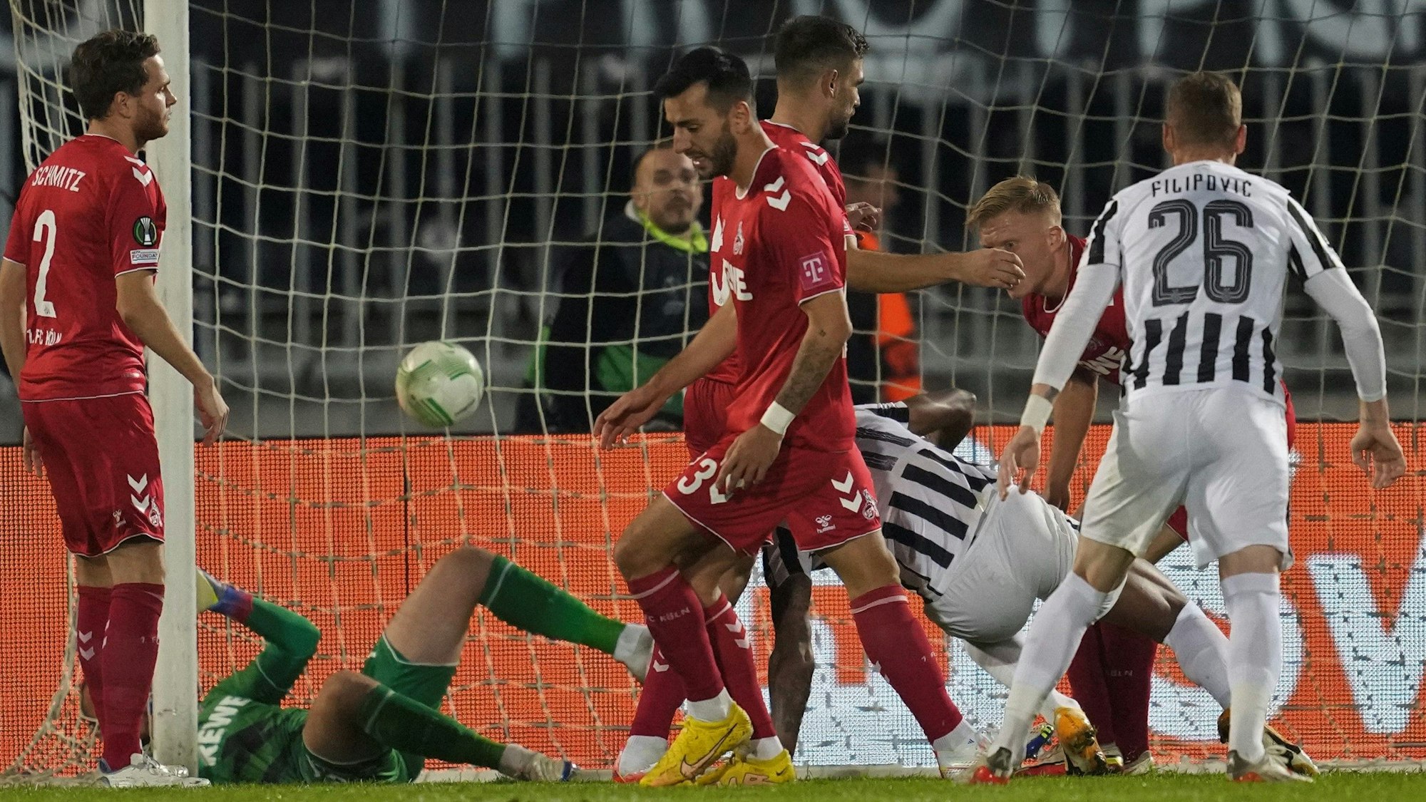 Der 1. FC Köln kassiert in der Conference League das zweite Gegentor beim Spiel gegen Partizan Belgrad.