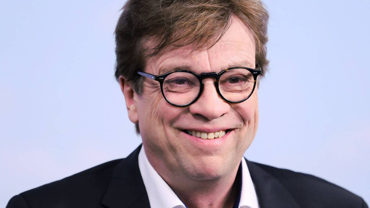 Bela Rethy, ZDF-Live Reporter für die Fußball-WM 2018 in Russland, steht bei einem Fototermin vor einer Pressekonferenz von ARD und ZDF zur Fußball-WM in Russland.