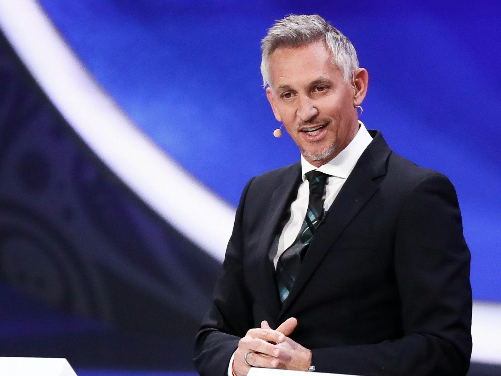 Gary Lineker, ehemaliger Fußballspieler von England und TV-Experte, bei der Auslosung der Gruppen für die Vorrunde der Fußball-Weltmeisterschaft 2018 im Kremlpalast.