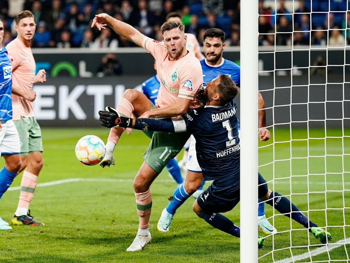 TSG 1899 Hoffenheim gegen Werder Bremen: Niclas Füllkrug hat eine Torchance im Strafraum.
