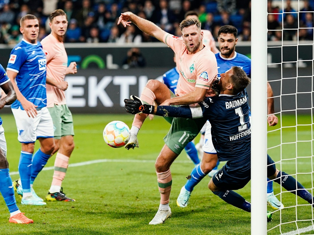 TSG 1899 Hoffenheim gegen Werder Bremen: Niclas Füllkrug hat eine Torchance im Strafraum.