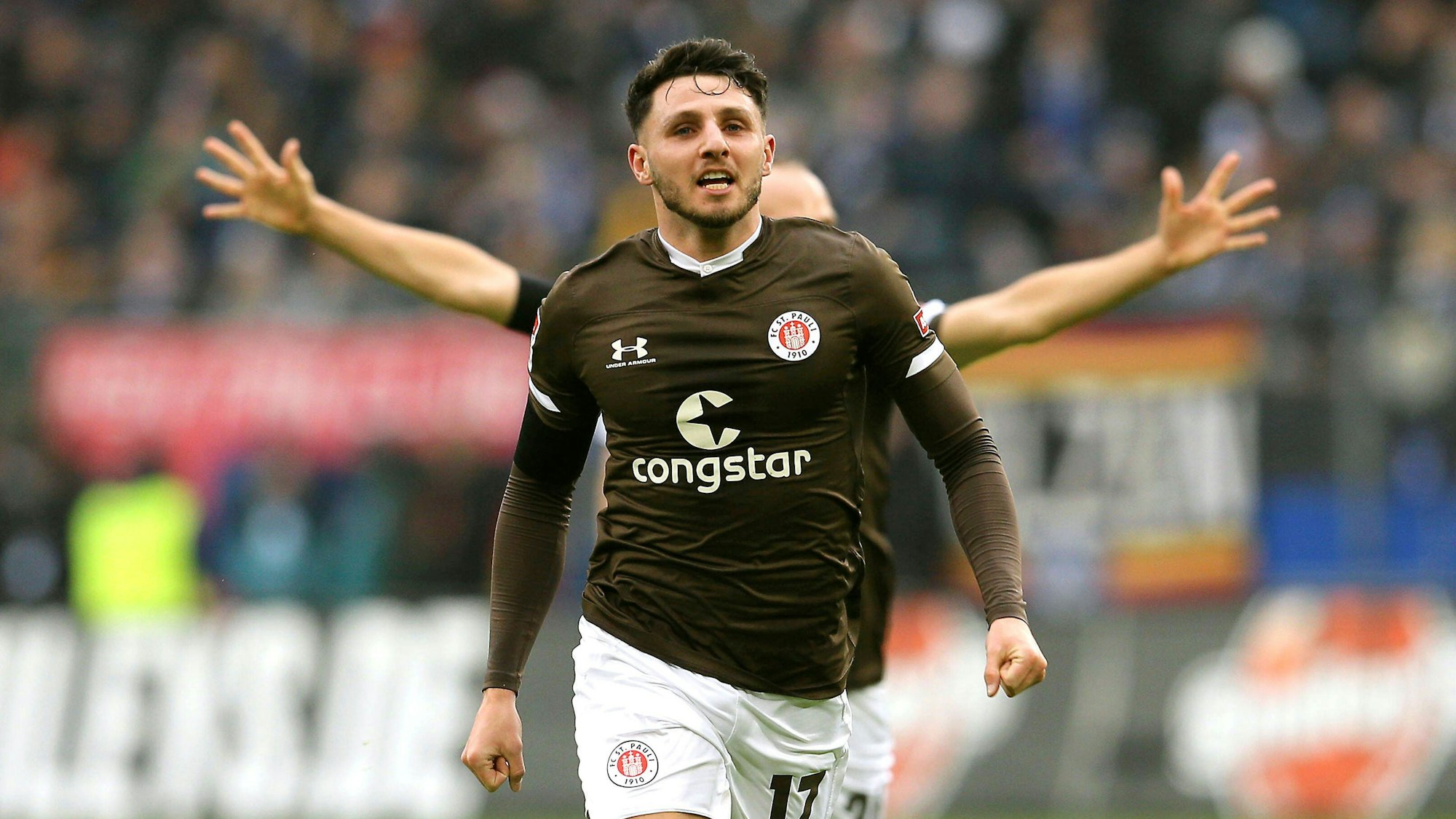 Matt Penney jubelt im Trikot des FC St. Pauli über seinen Treffer zum 2:0-Endstand am 22. Februar 2020 beim Hamburger SV.