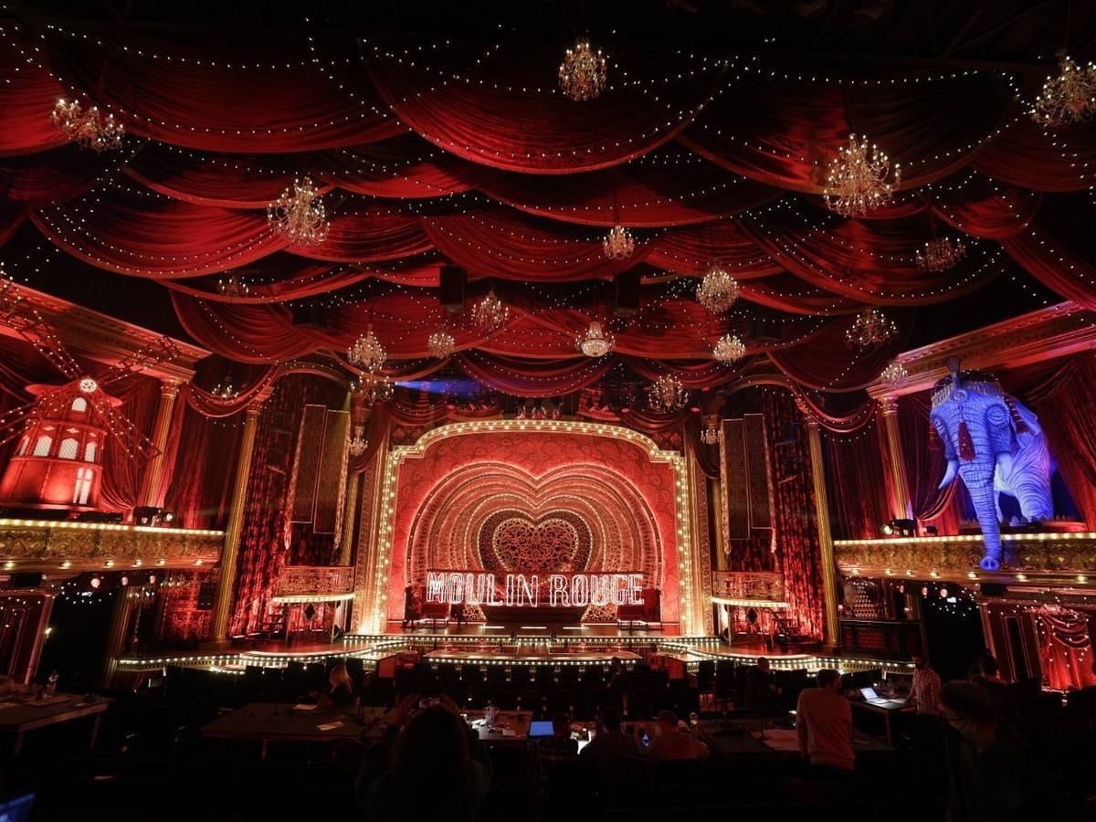 Der umgebaute Musical Dome im Moulin-Rouge-Style.