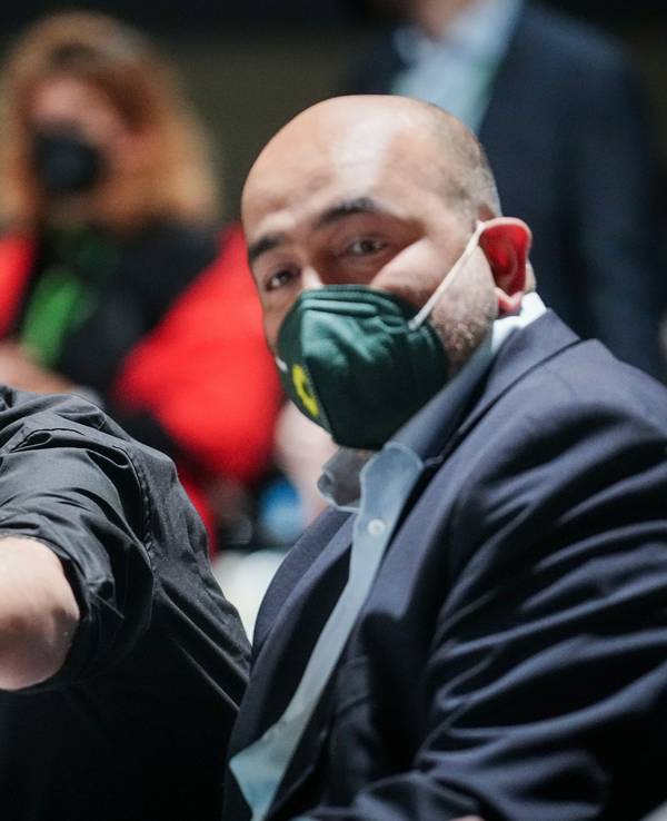 Wirtschaftsminister Robert Habeck (links) und Grünen-Vorsitzender Omid Nouripour am 14. Oktober 2022 beim Bundesparteitag in Bonn.