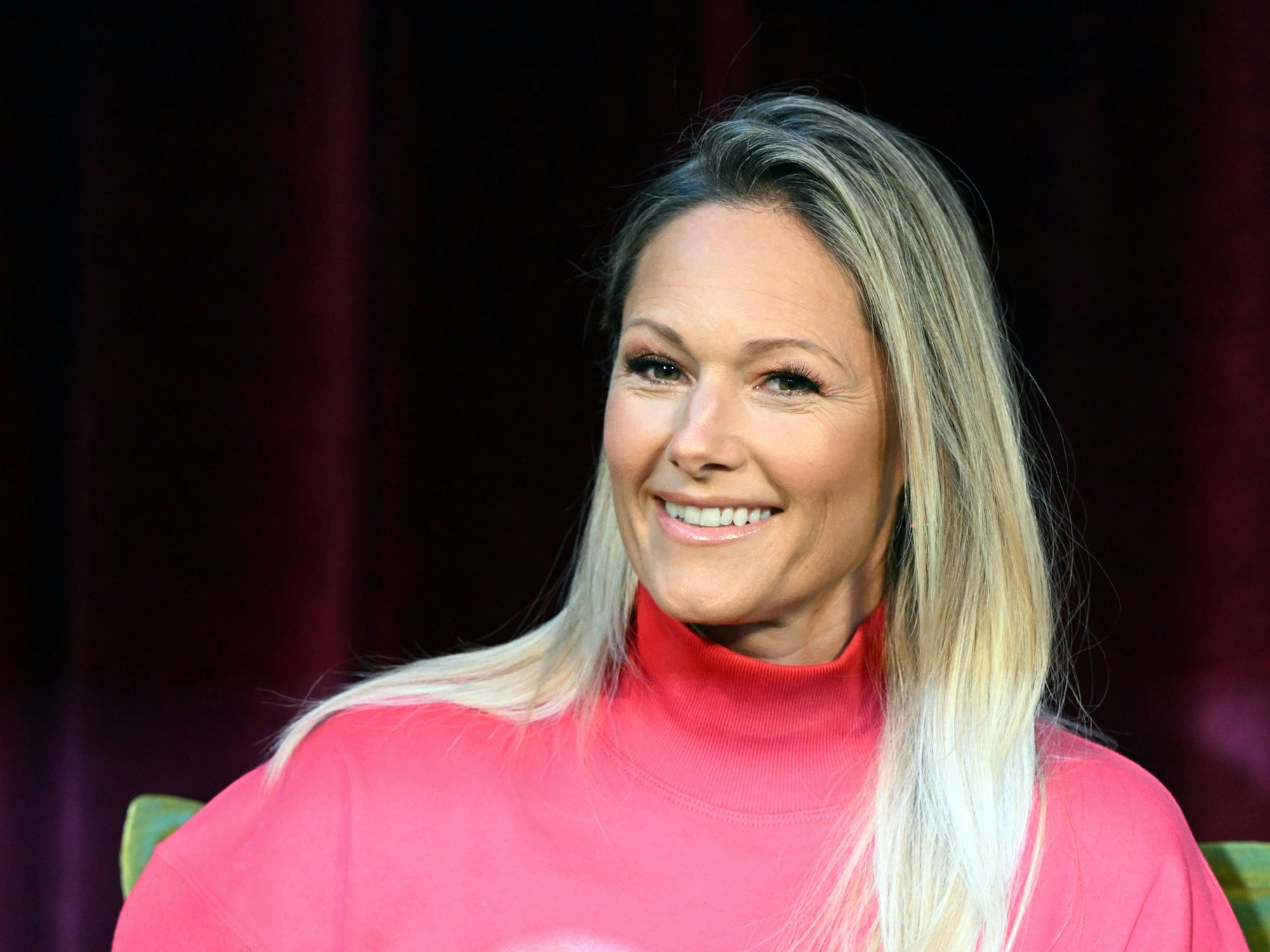 Helene Fischer gibt auf dem Podium ein Statement zu ihrer Tournee im kommenden Jahr ab.