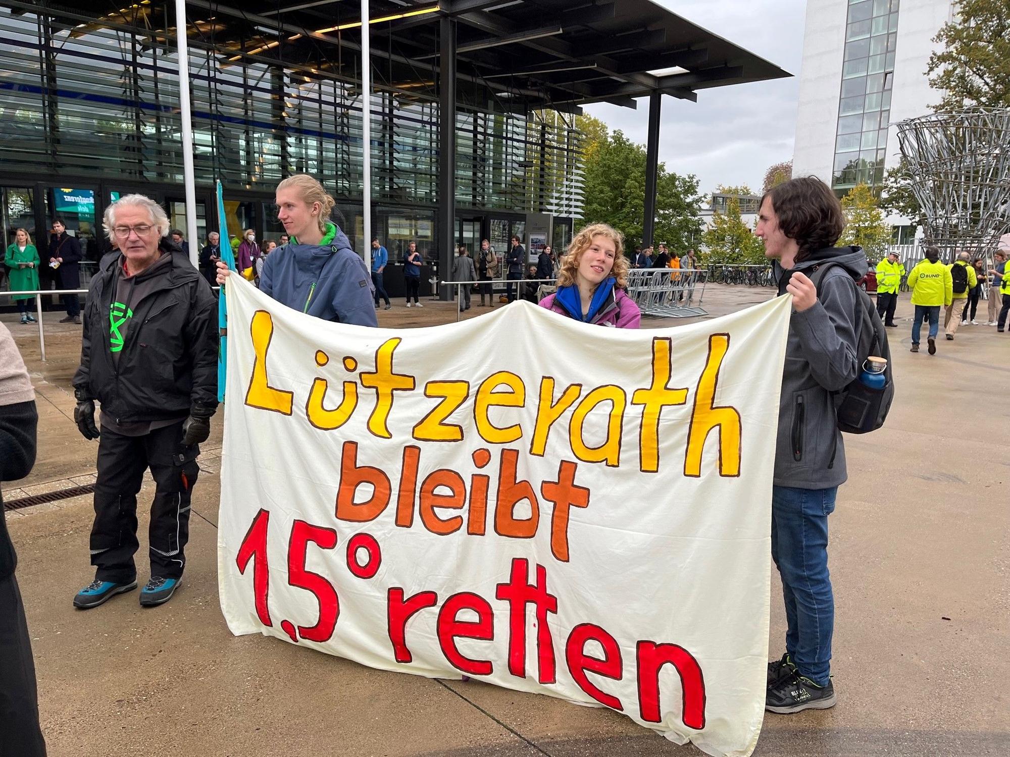 Protestaktion für einen Erhalt des Eifeldorfs Lützerath in Bonn.