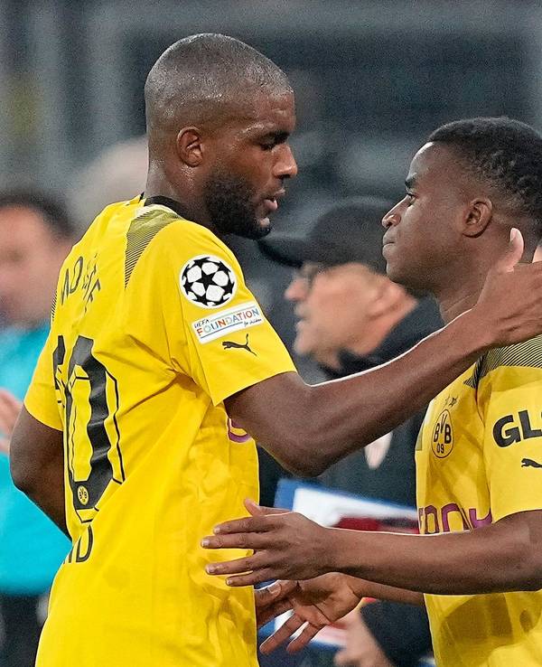 Anthony Modeste bei seiner Auswechslung im Spiel von Borussia Dortmund gegen den FC Sevilla.