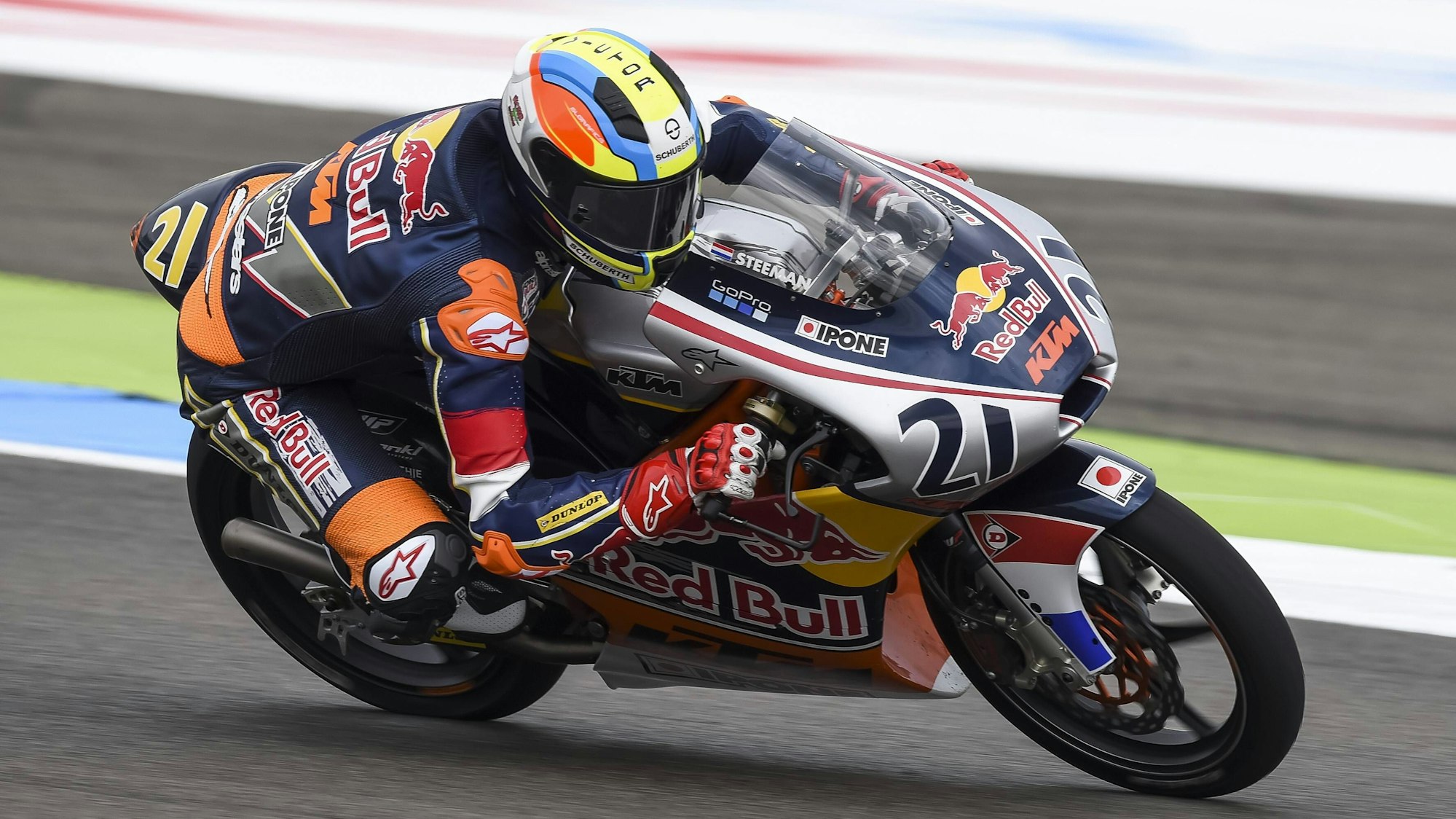 Victor Steeman fährt mit seinem Motorrad auf dem TT Circuit Assen in den Niederlanden.