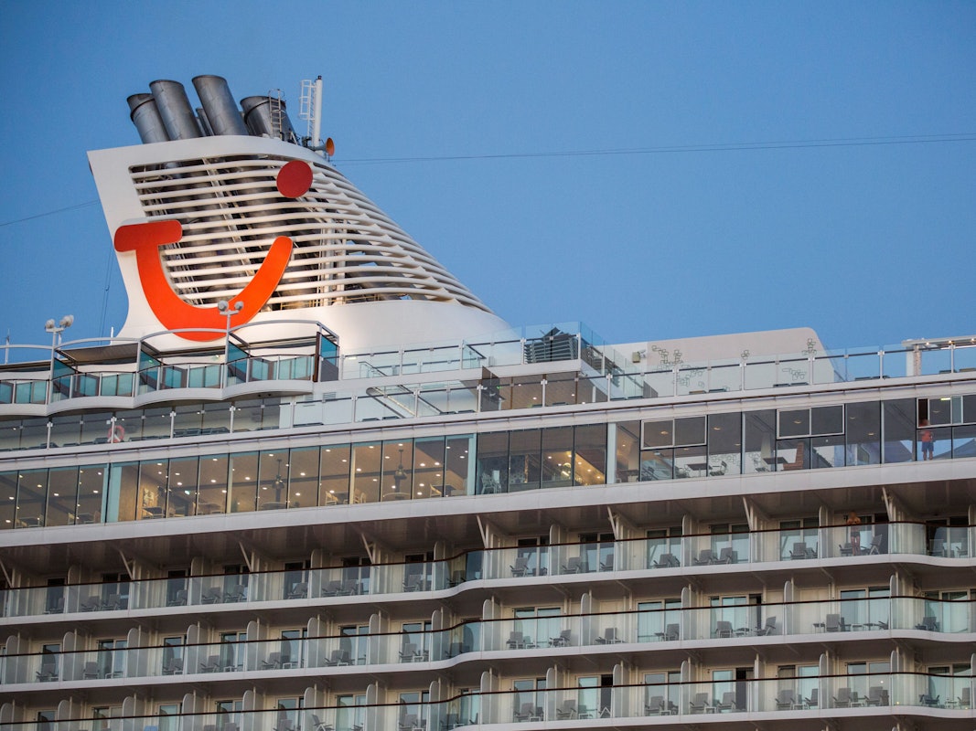Von einem dieser Balkone auf dem Kreuzfahrtschiff soll die Frau aus NRW gestürzt sein. Hier ein Archivfoto von „Mein Schiff 6“.