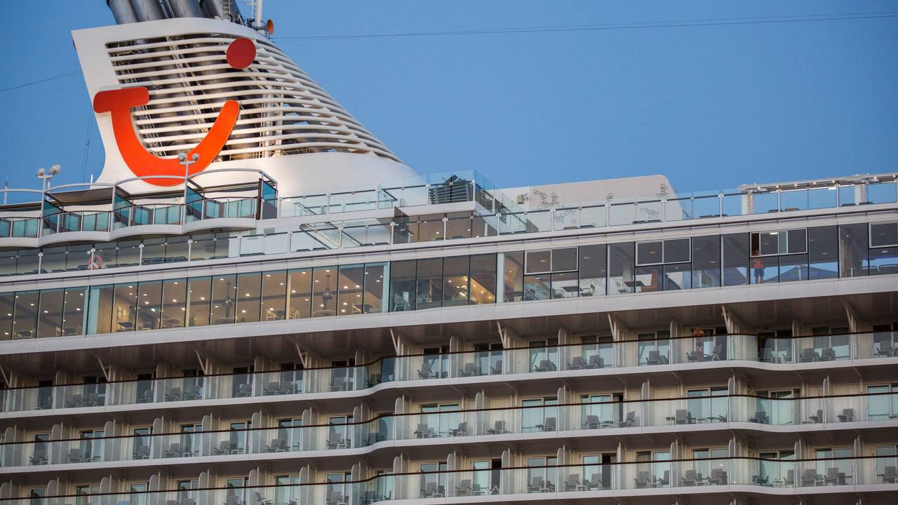 Von einem dieser Balkone auf dem Kreuzfahrtschiff soll die Frau aus NRW gestürzt sein. Hier ein Archivfoto von „Mein Schiff 6“.