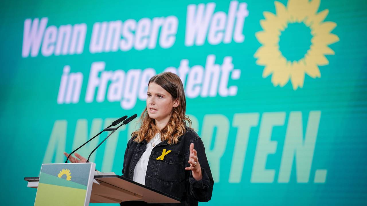 Luisa Neubauer, Klimaschutzaktivistin und Organisatorin von Fridays for Future, spricht beim Grünen-Bundesparteitag. Thema ist die «Klimakrise als Menschheitsaufgabe: für Klimaschutz, für Freiheit».