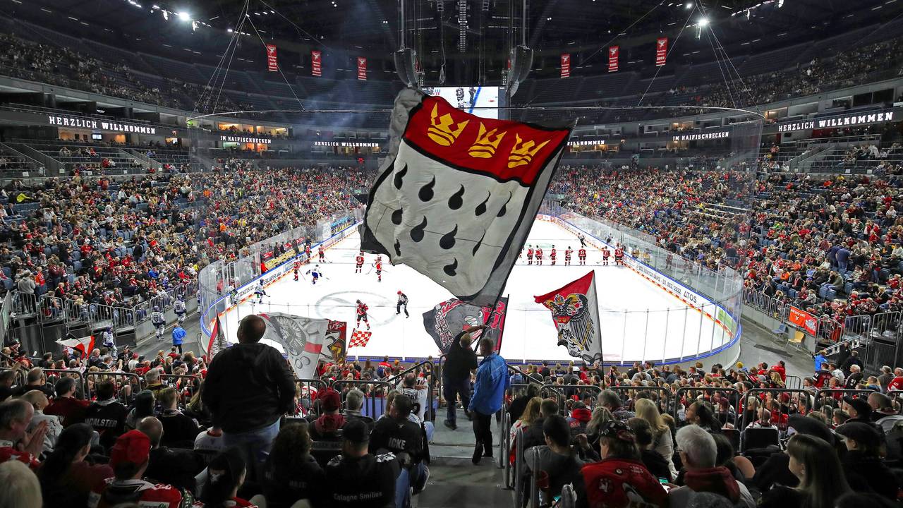 Volle Besucherränge beim Spiel der Kölner Haie.