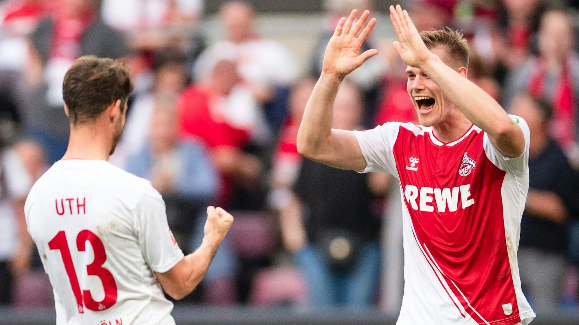 Steffen Tigges (r.) jubelte am Sonntag (16. Oktober 2022) mit Mark Uth über seinen 3:2-Siegtreffer für den 1. FC Köln gegen den FC Augsburg.