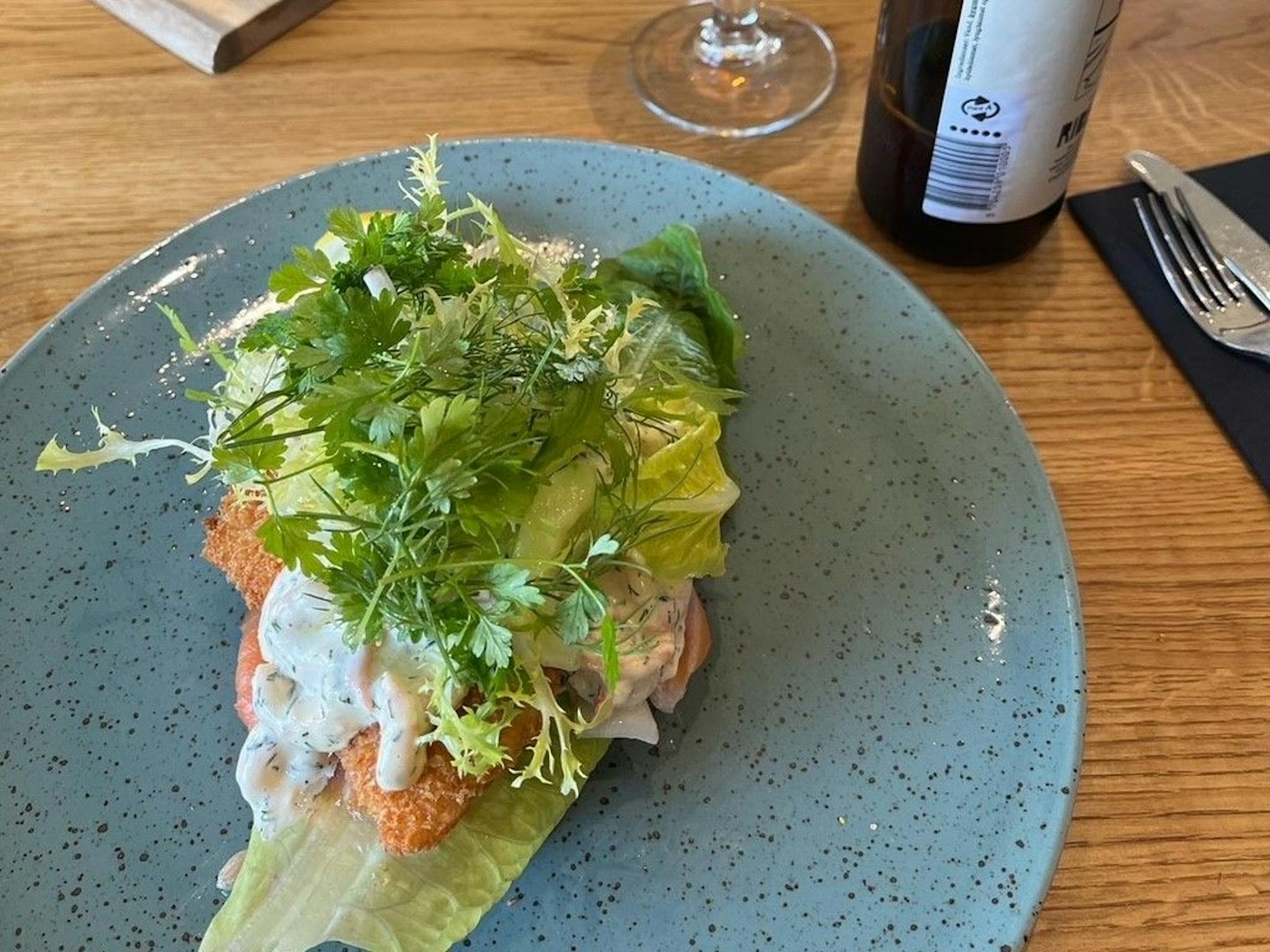 Dänische Delikatessen: Smørrebrød und Bier aus der Region.
