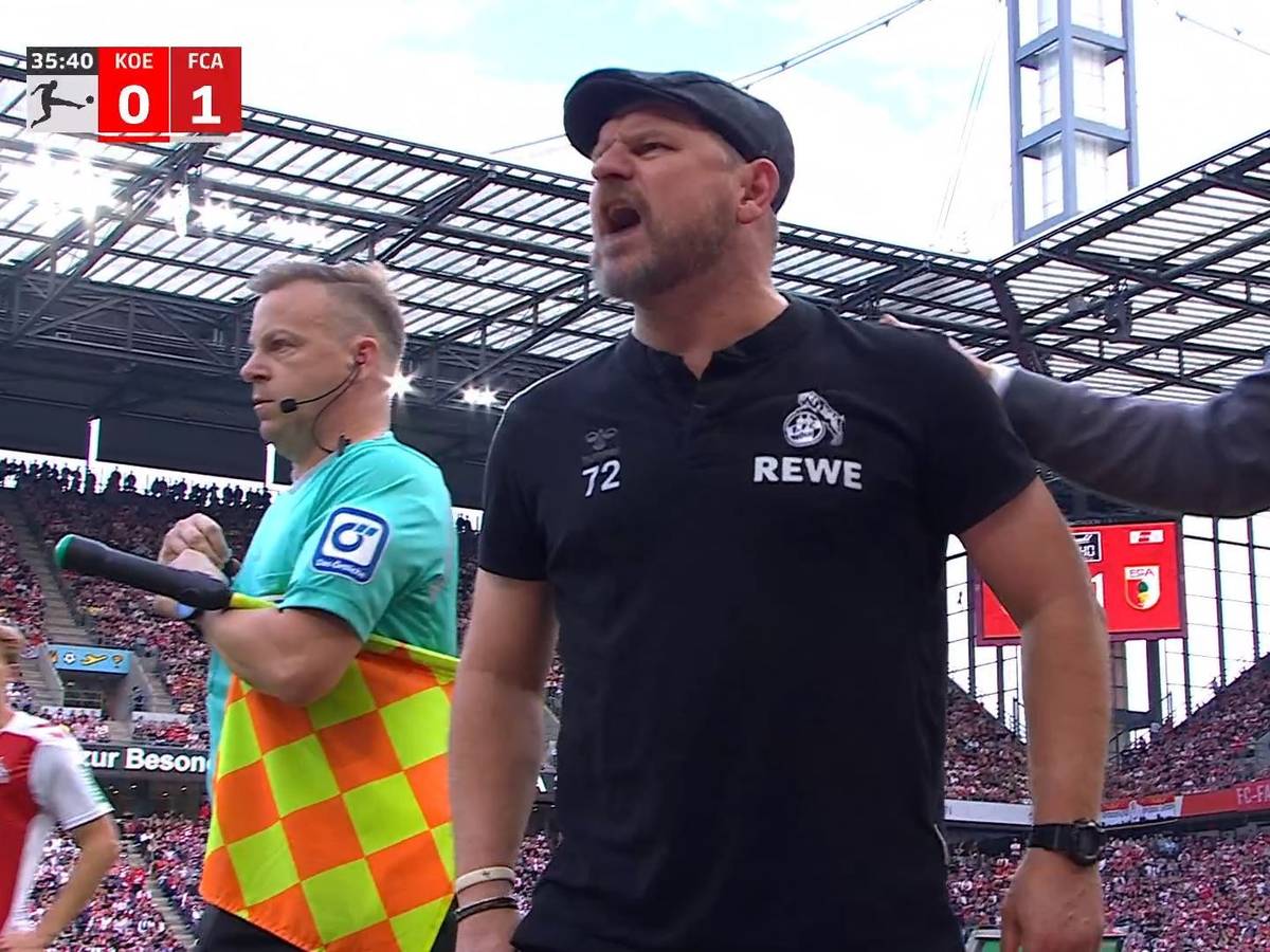 Steffen Baumgart schreit in Richtung der Bank des FC Augsburg