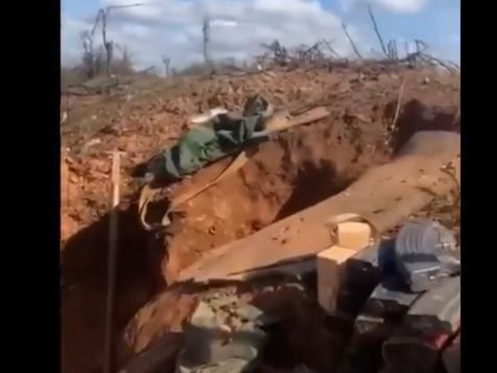 Schützengraben in der Ukraine Twitter @DefenceU