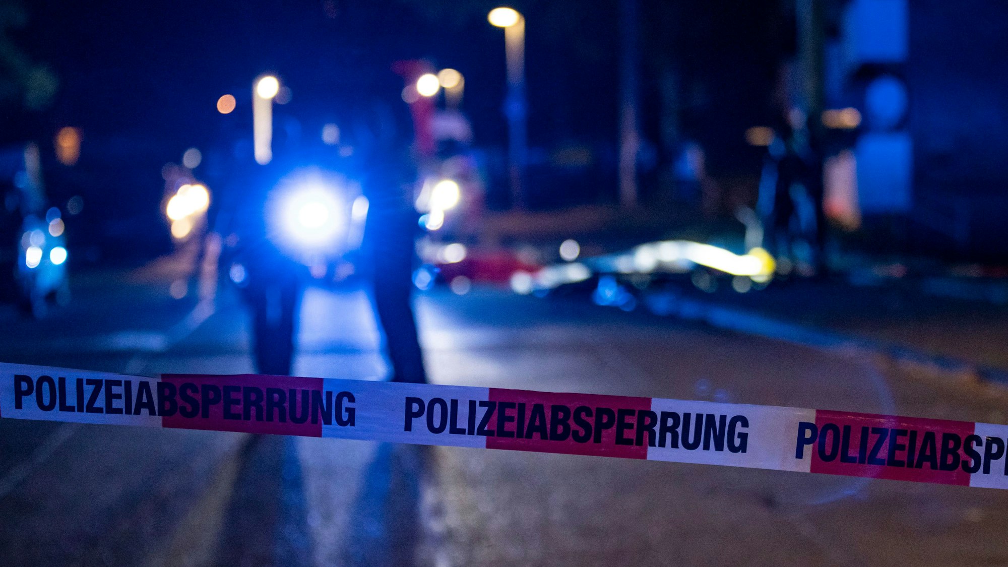 Das Foto zeigt ein Symbolfoto einer Polizeiabsperrung.
