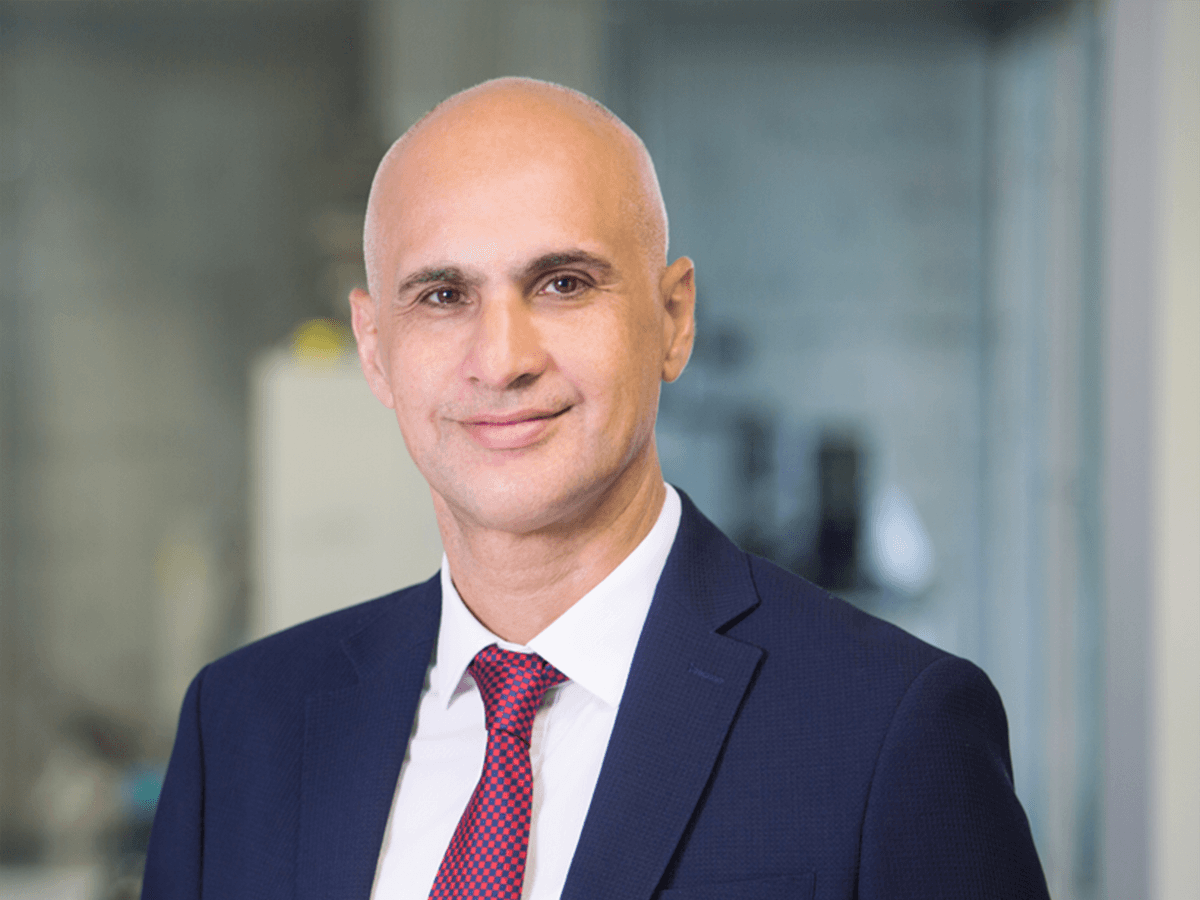 Aydin Kücük, Geschäftsführer der Firma Monrol, posiert für ein Foto.