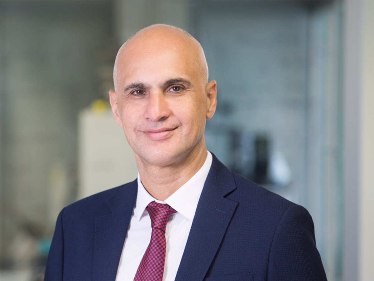 Aydin Kücük, Geschäftsführer der Firma Monrol, posiert für ein Foto.