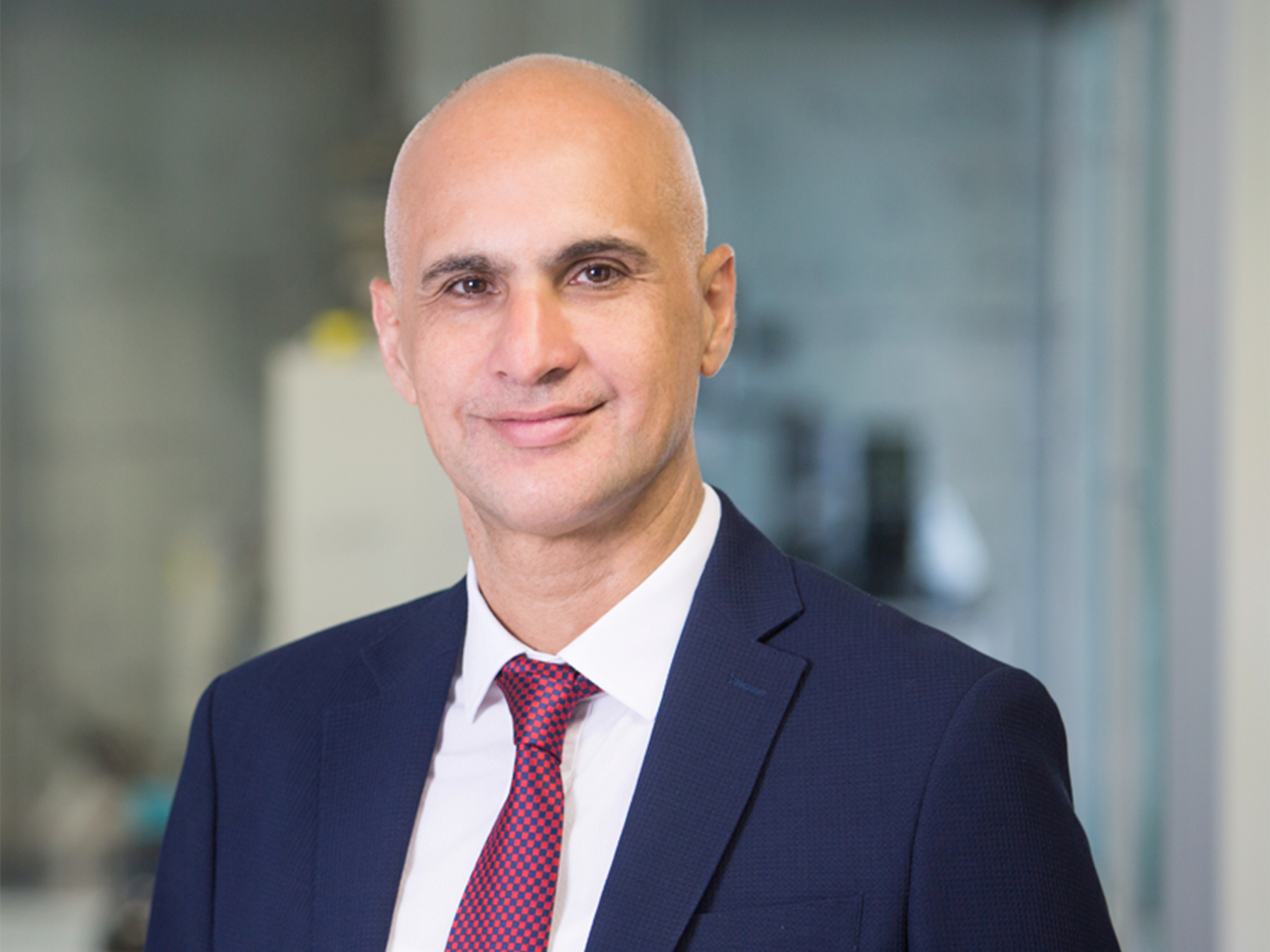 Aydin Kücük, Geschäftsführer der Firma Monrol, posiert für ein Foto.