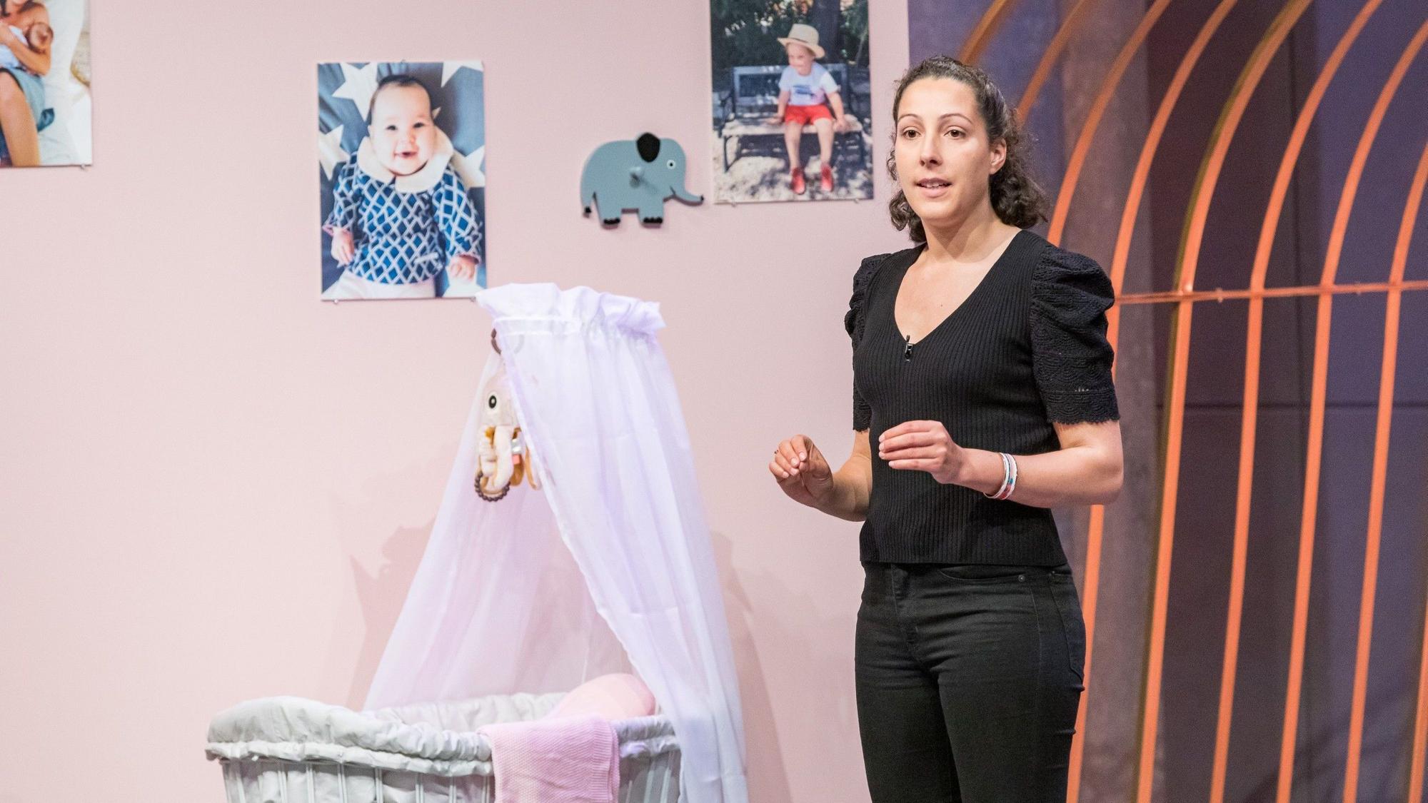 Thea Broszio präsentiert mit Mama Cooling Gel ein kühlendes Gel gegen Milchstau.