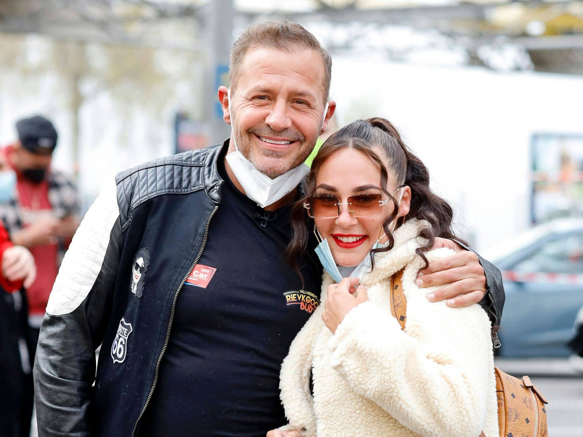 Willi Herren mit Tochter Alessia Herren bei der Eröffnung von Willi Herrens Rievkooche Bud .