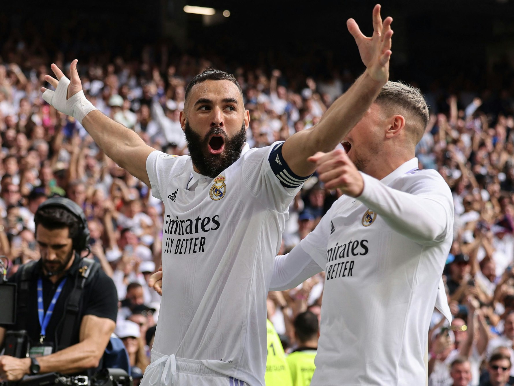 Karim Benzema jubelt über sein Tor gegen den FC Barcelona