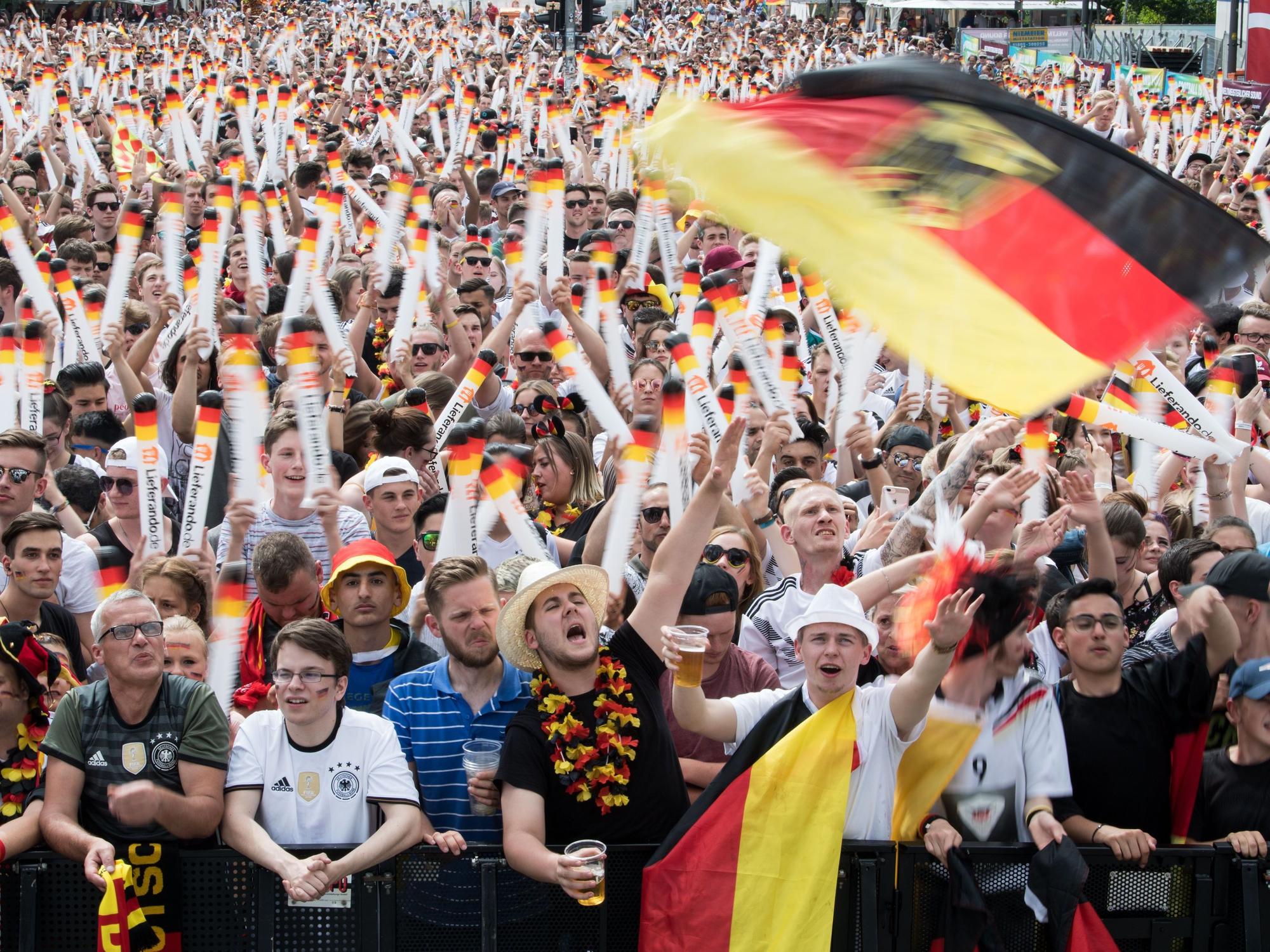 Fans beim Public Viewing