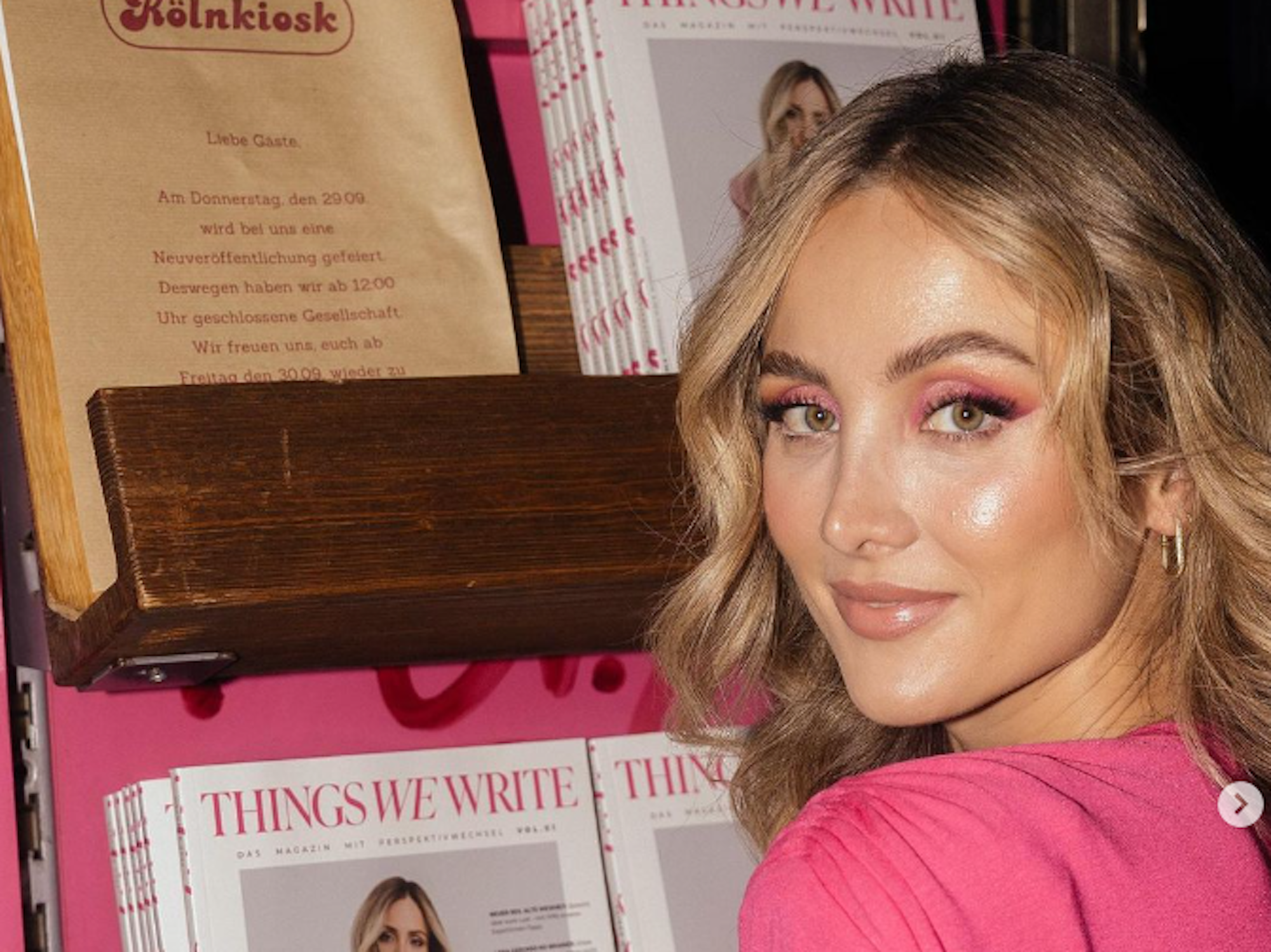 Carmen Kroll, hier auf einem Instagram-Beitrag vom 30. September 2022, hat bereits ihr eigenes Magazin veröffentlicht. Auf Instagram verfolgen „Carmushka“ über eine Million Menschen.