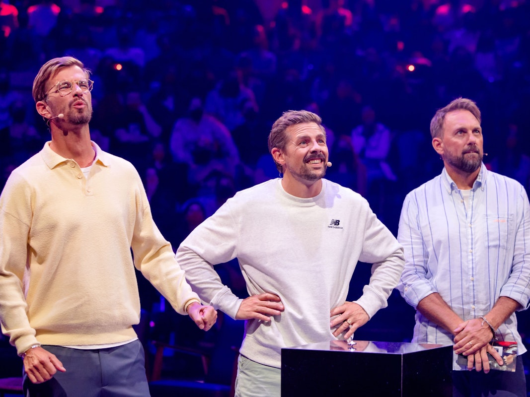 Joko gegen Klaas bekommen von Moderator Steven Gätjen ein Spiel erklärt.