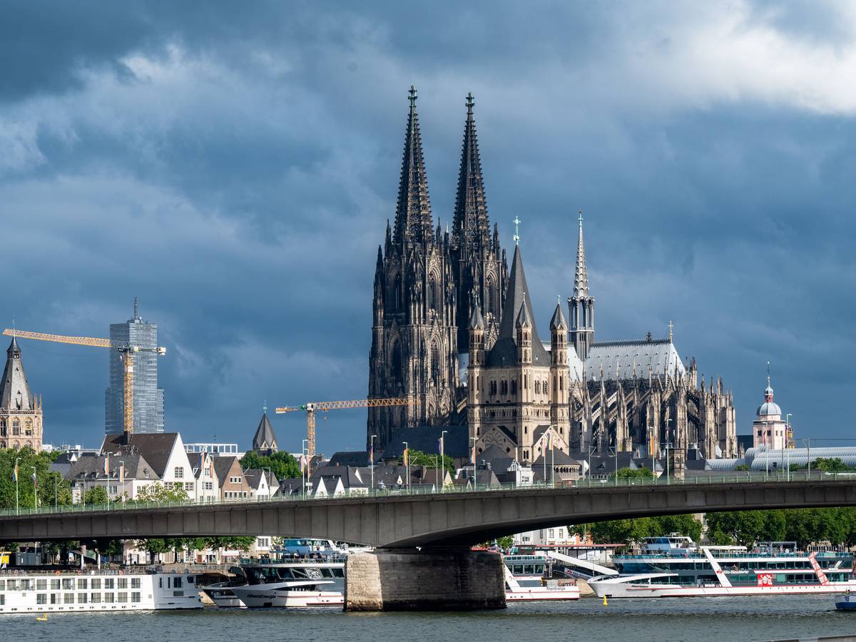 Das Stadtpanorama mit Rhein und Dom.