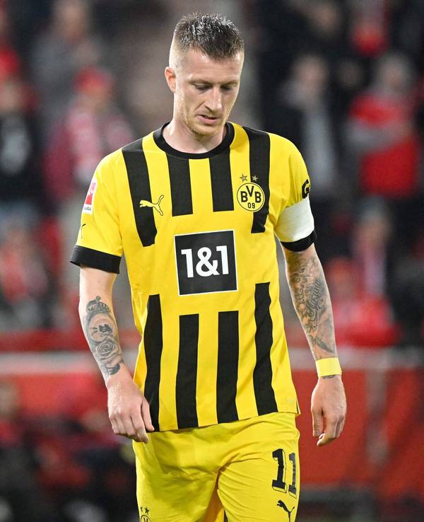 Marco Reus mit hängendem Kopf