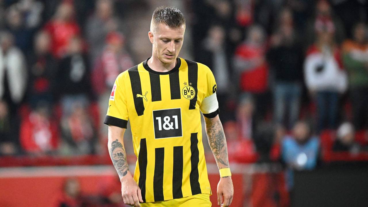 Marco Reus mit hängendem Kopf