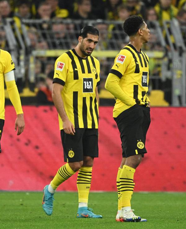 Mats Hummels, Emre Can und Jude Bellingham (v.l.n.r.) schauen enttäuschz.