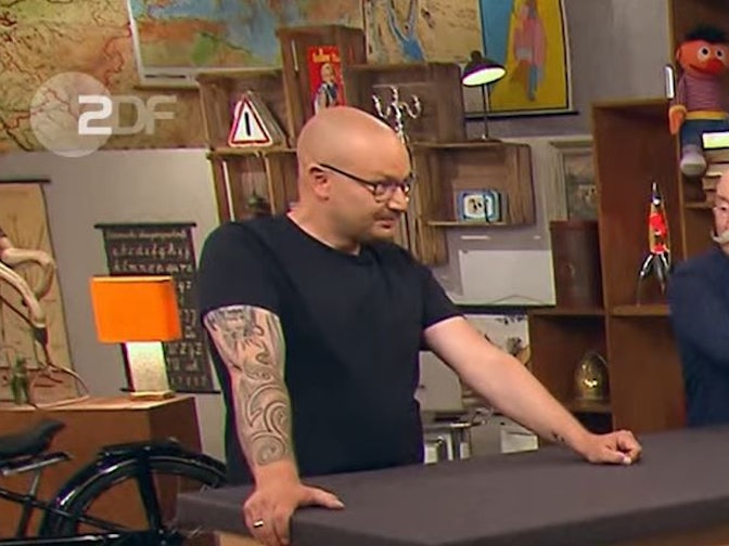 Horst Lichter (r.) und Sven Deutschmanek in der „Bares für Rares“-Folge vom Donnerstag (20. Oktober 2022).