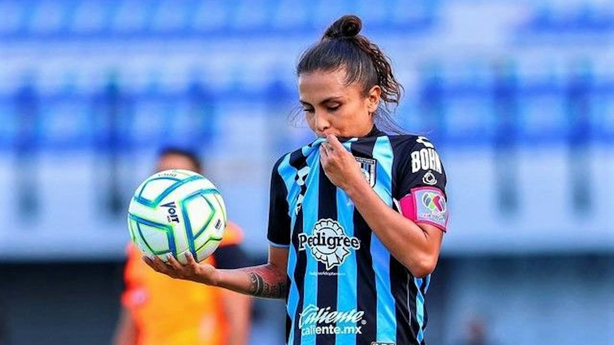 Fußballspielerin Valeria Miranda bei einem Spiel für ihren Klub Querétaro FC.