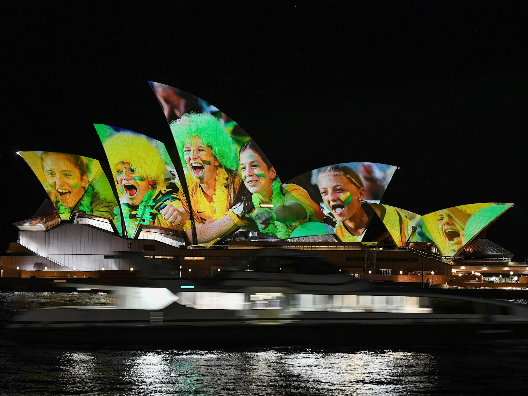 Sydney: Das Opernhaus erstrahlt mit leuchtenden Fotos.