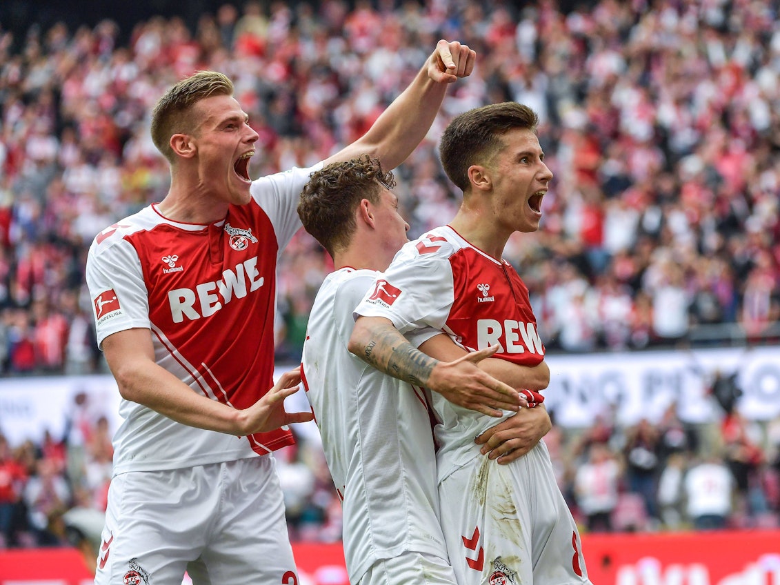 Denis Huseinbasic, Profi des 1. FC Köln, feiert sein Tor gegen den FC Augsburg am 16. Oktober 2022.