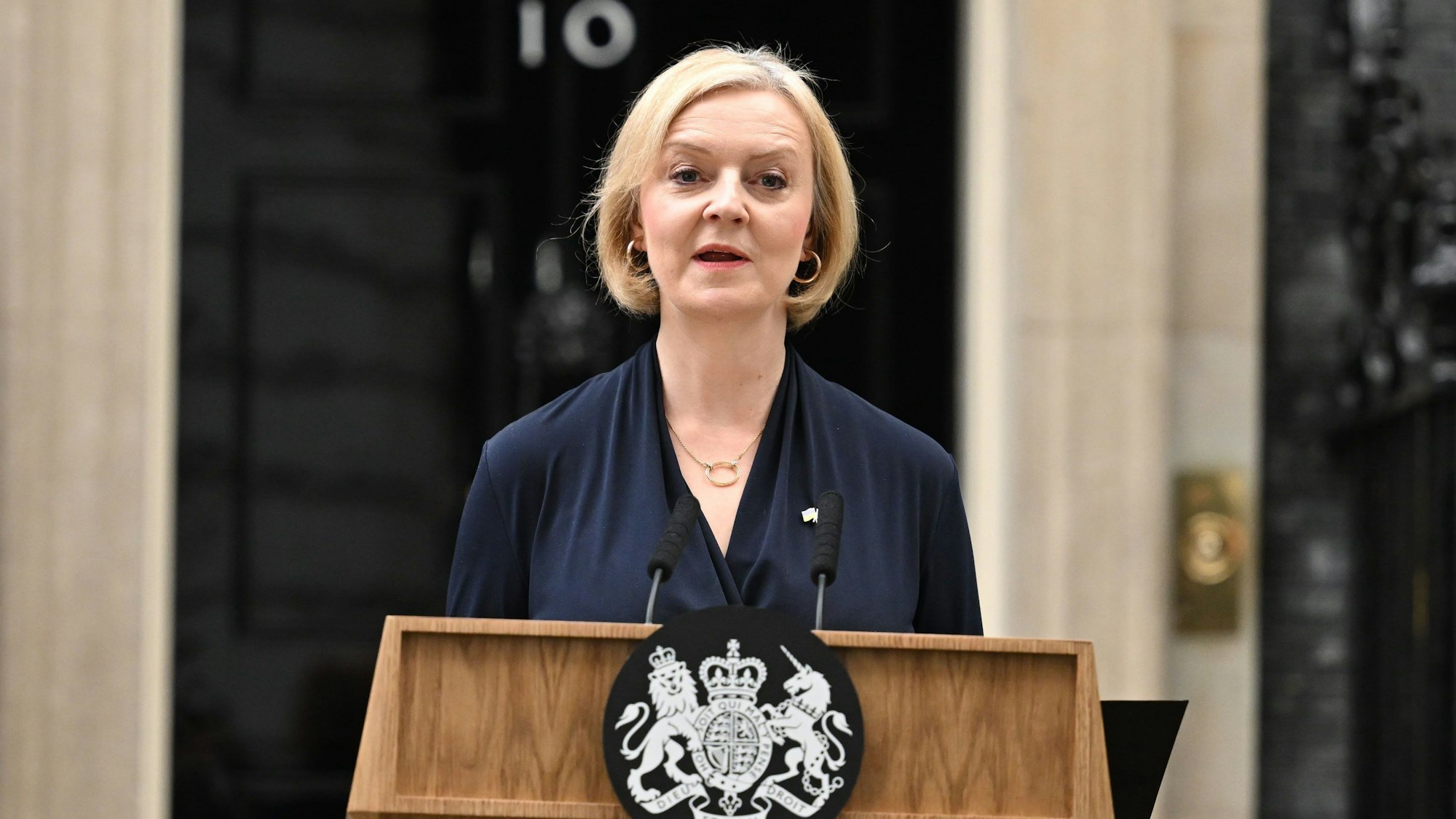 Die britische Premierministerin Liz Truss bei der Verkündung ihres Rücktritts am 20. Oktober 2022 in der Downing Street in London.