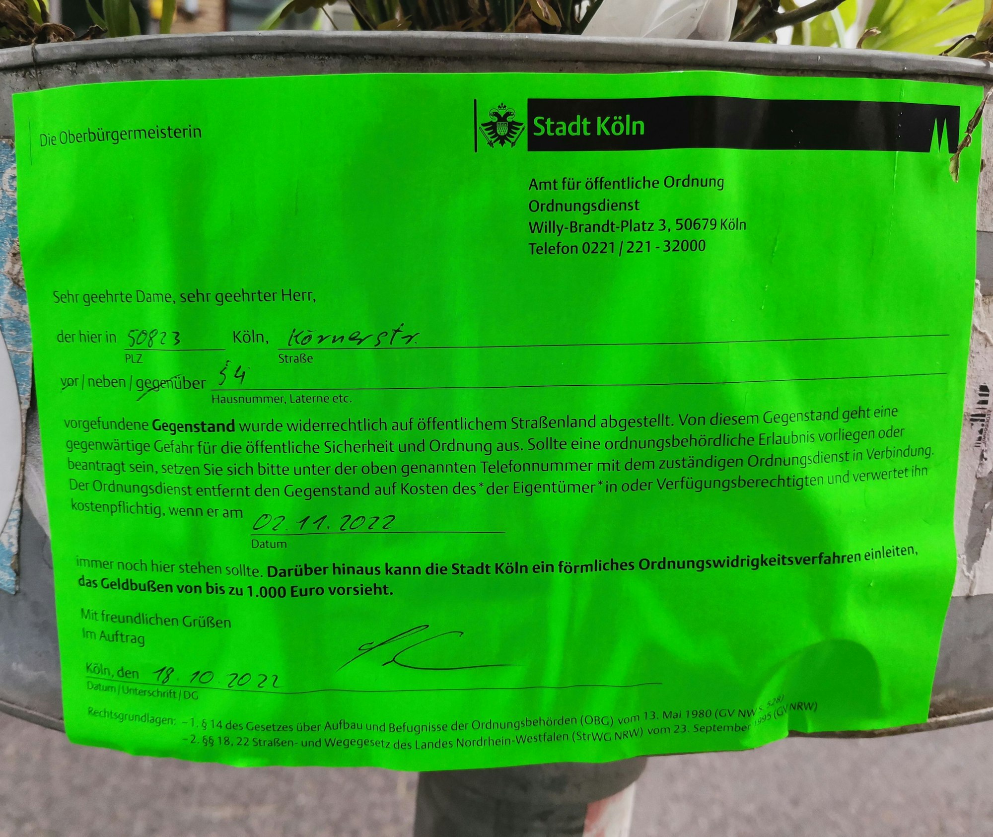 Das Ordnungsamt ist am 18. Oktober in der Körnerstraße in Köln-Ehrenfeld einmarschiert und hat dort grüne Zettel verteilt.