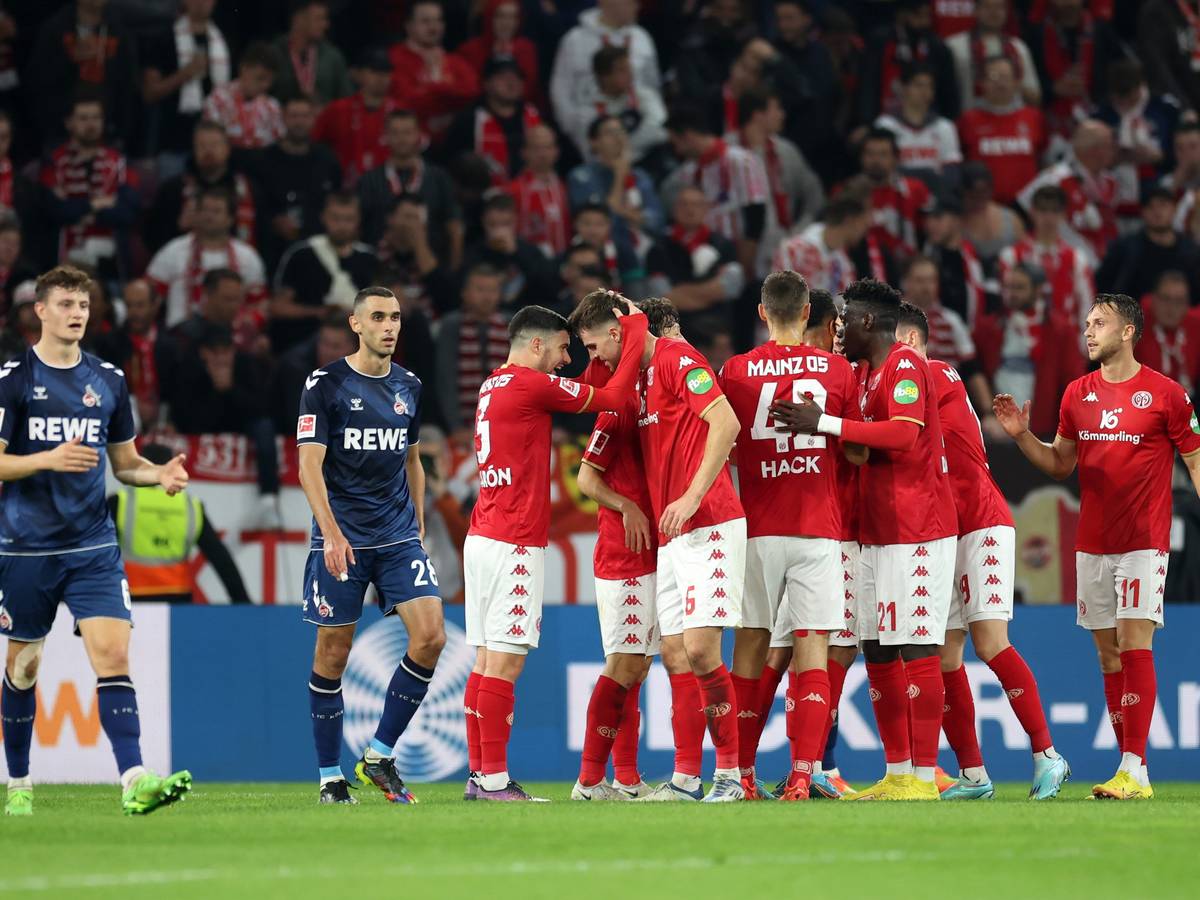 Enttäuschte Kölner und jubelnde Mainzer am Freitagabend (21. Oktober 2022)