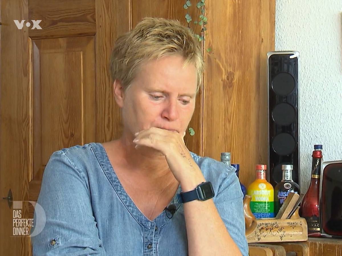 Tag fünf bei „Das perfekte Dinner“ in Flensburg: Petra engagiert sich als Pflegerin für Benachteiligte und wird vor der Kamera emotional.
