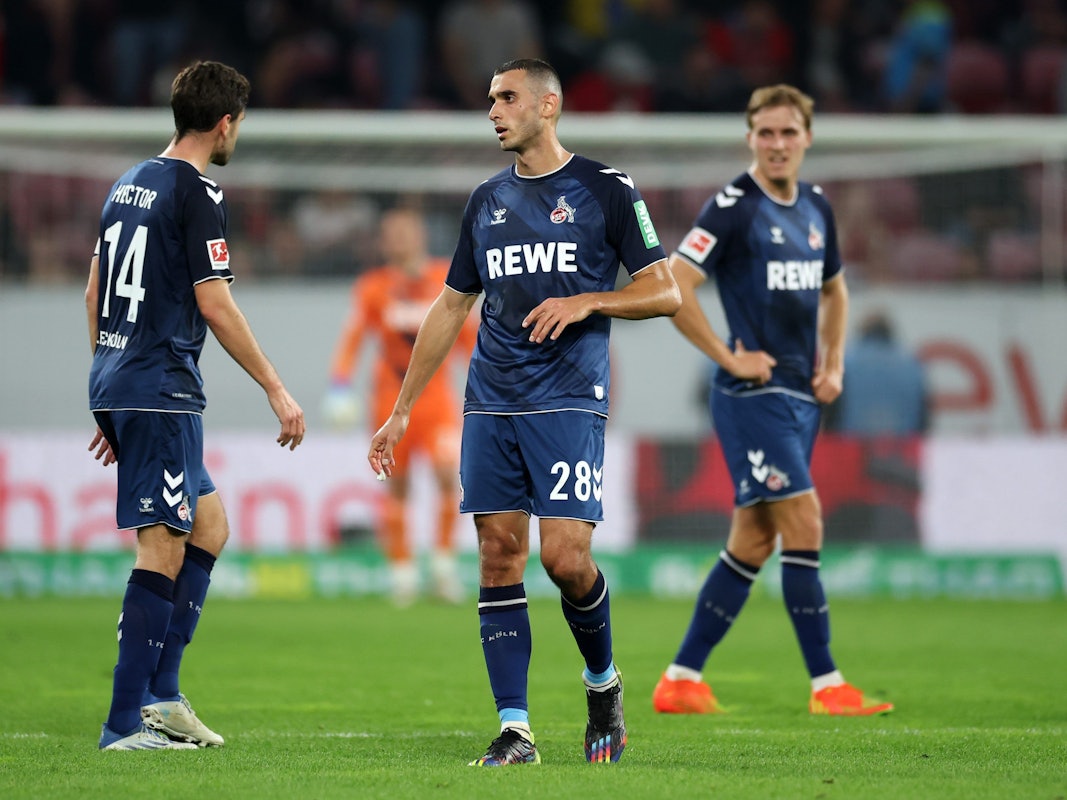 Die FC-Profis diskutieren beim Bundesliga-Gastspiel in Plan.