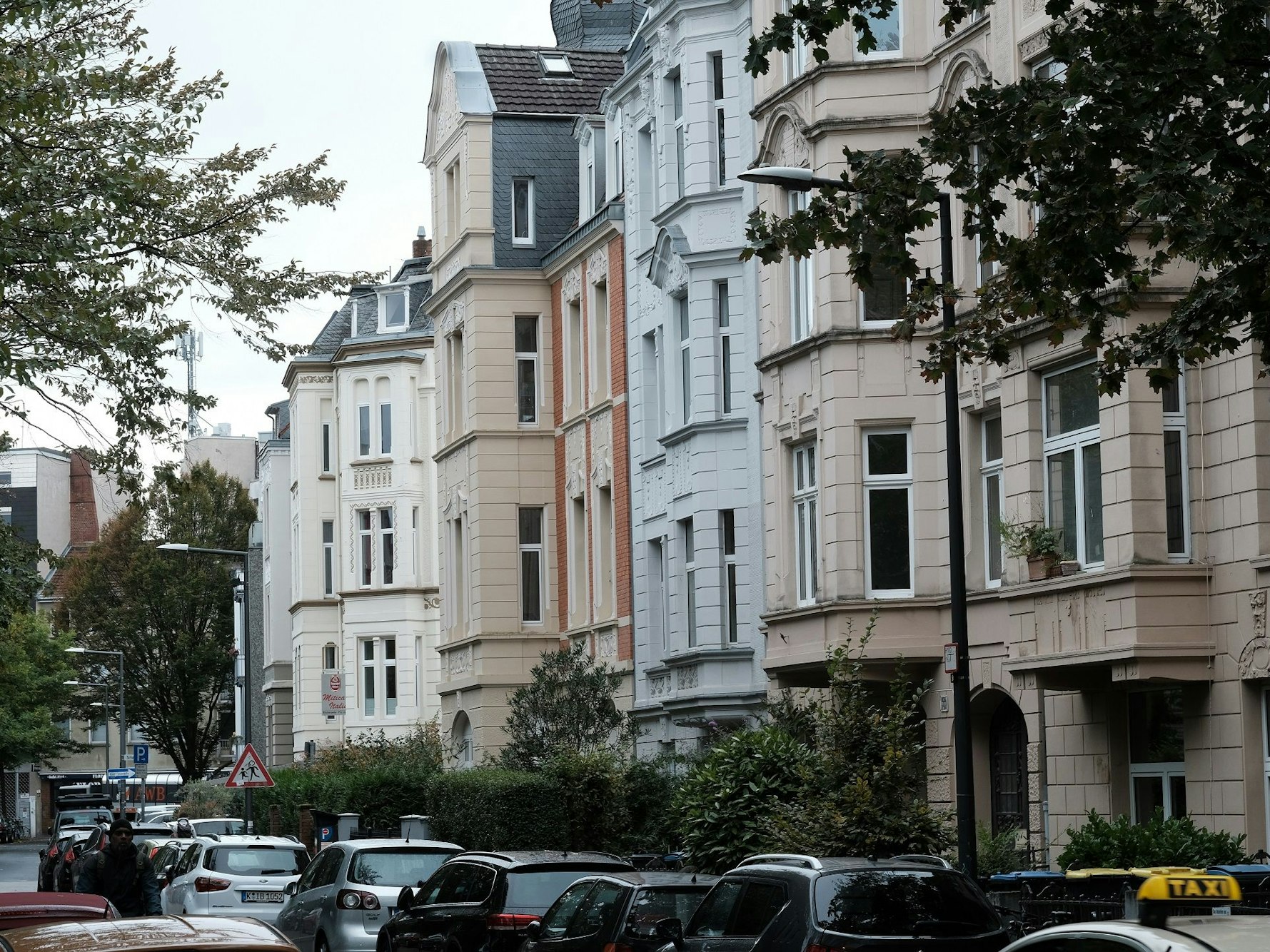 Häuserreihe in der Yorckstraße in Köln-Nippes.