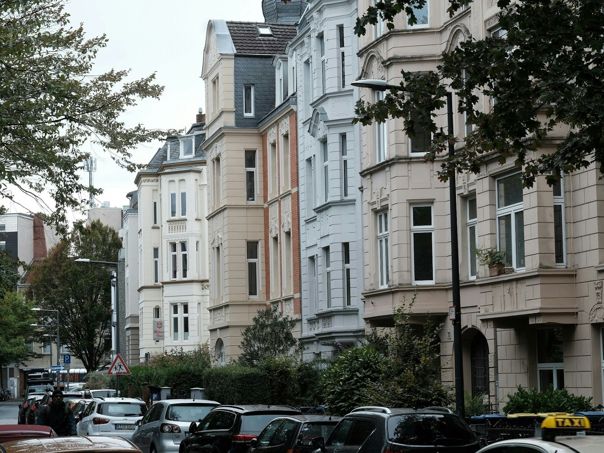 Häuserreihe in der Yorckstraße in Köln-Nippes.