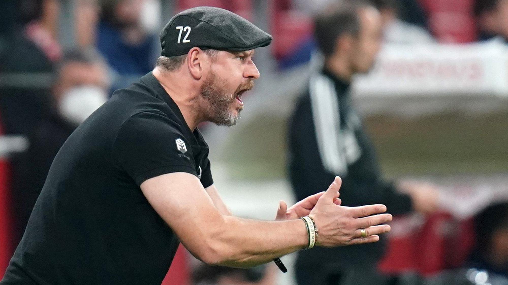 Steffen Baumgart kassierte mit dem 1. FC Köln am Freitagabend (21. Oktober 2022) eine 0:5-Packung beim FSV Mainz 05.